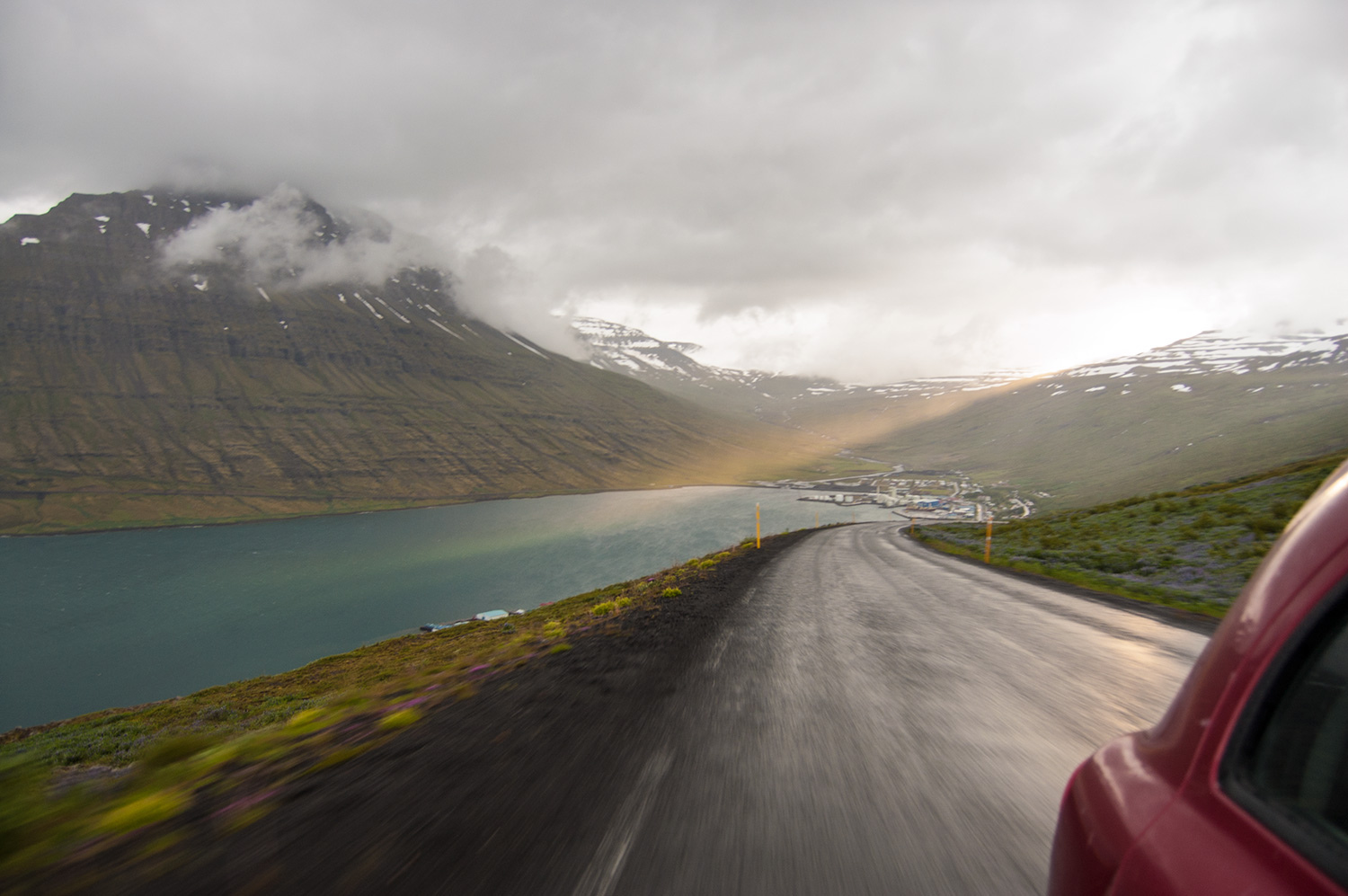 Fallait ben que le soleil se pointe le bout du nez quand on quitte la ville. Bitch.